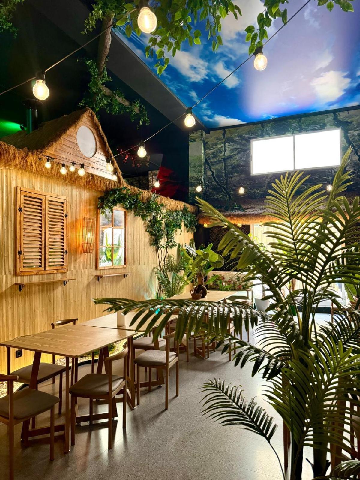 The Pod Suite Hostel Village Валенсия Екстериор снимка
