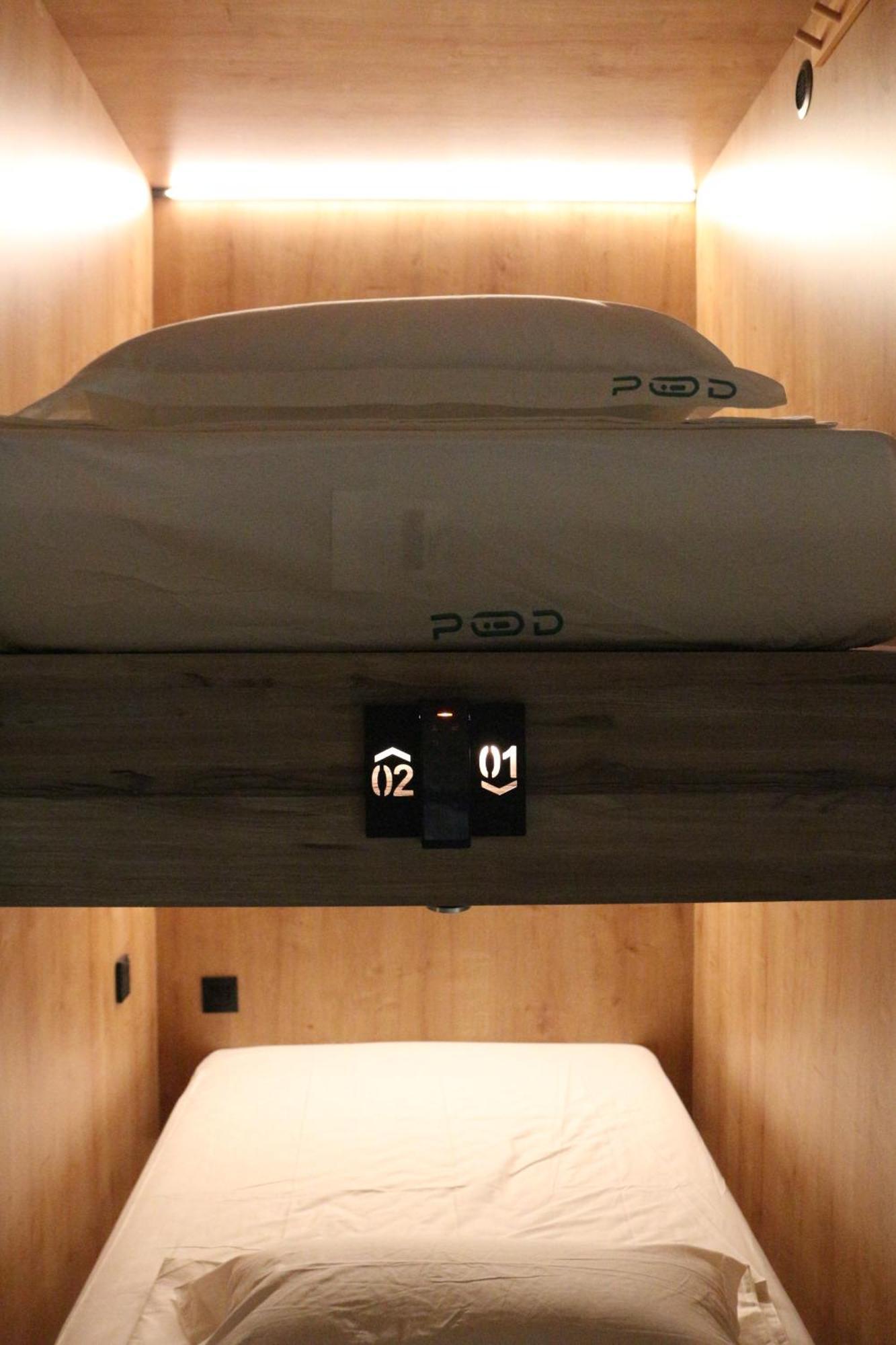 The Pod Suite Hostel Village Валенсия Екстериор снимка