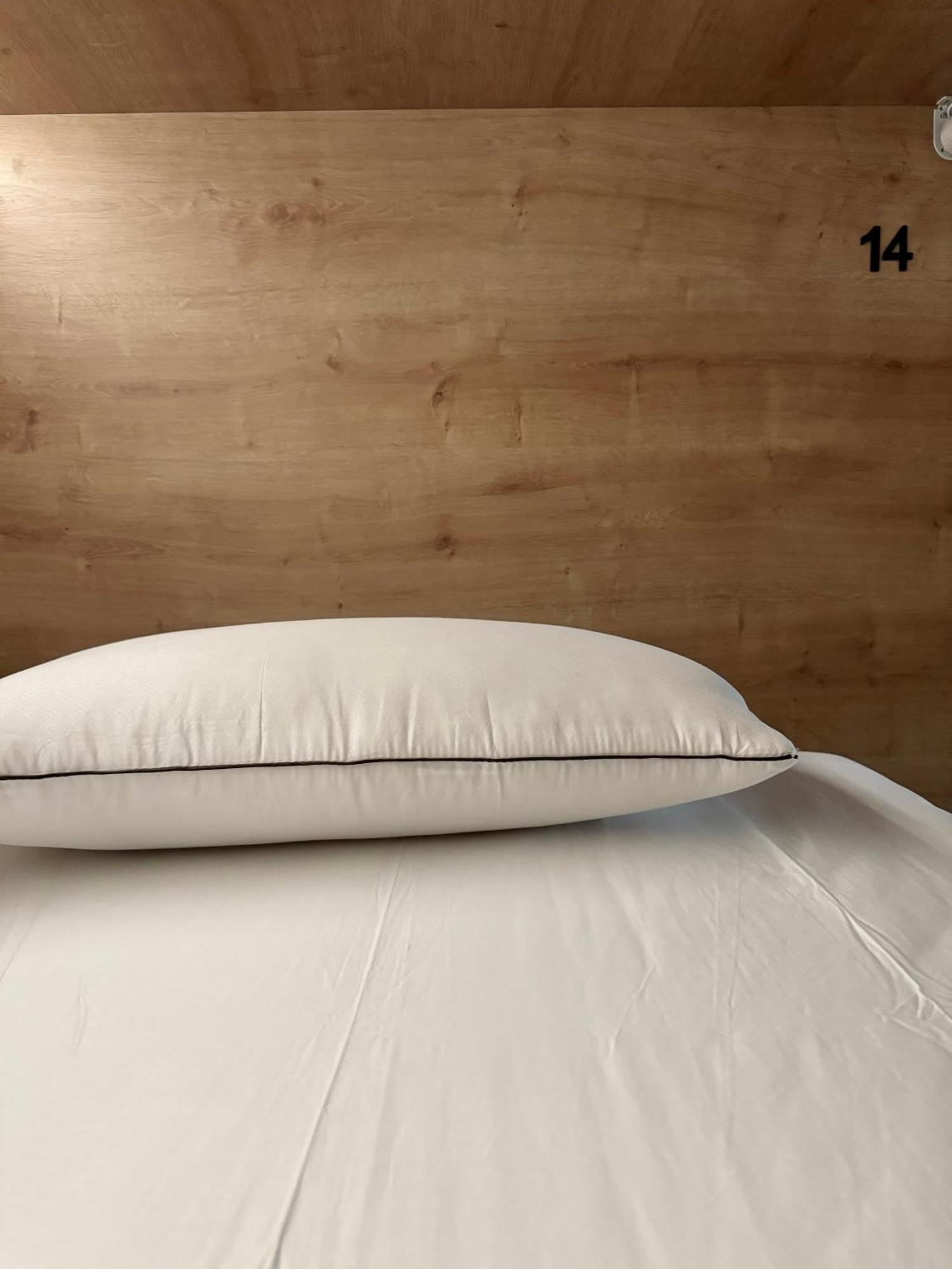 The Pod Suite Hostel Village Валенсия Екстериор снимка