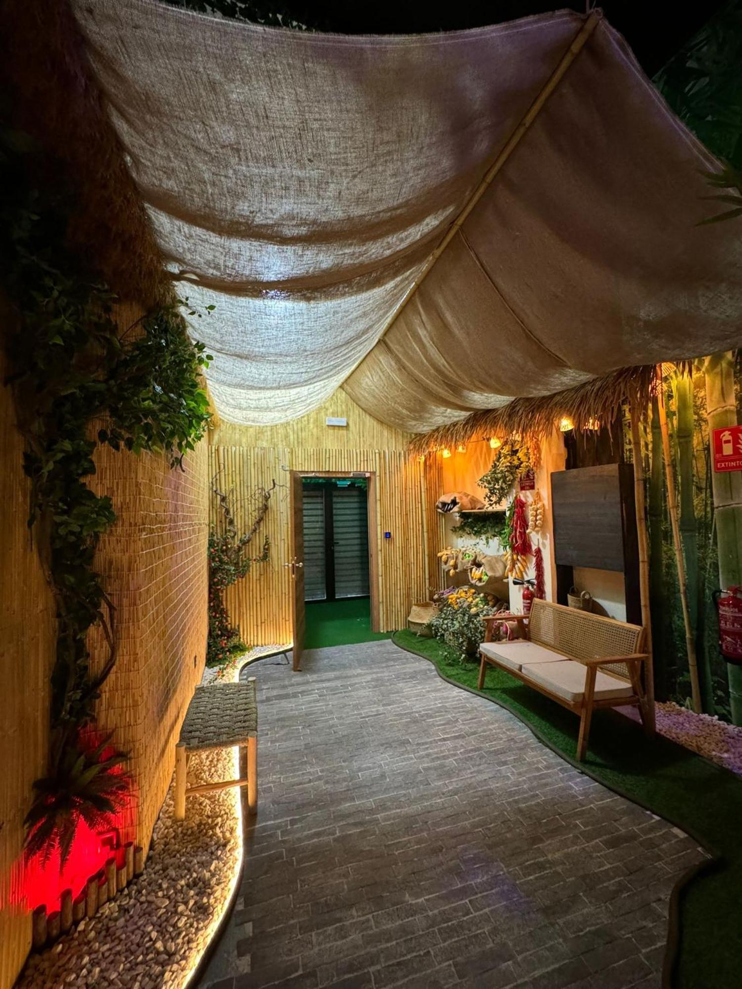 The Pod Suite Hostel Village Валенсия Екстериор снимка