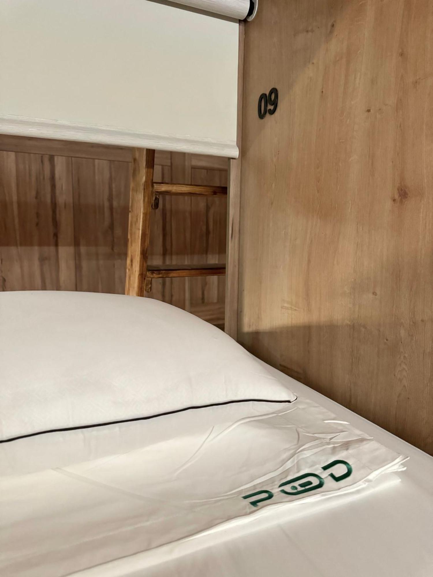 The Pod Suite Hostel Village Валенсия Екстериор снимка