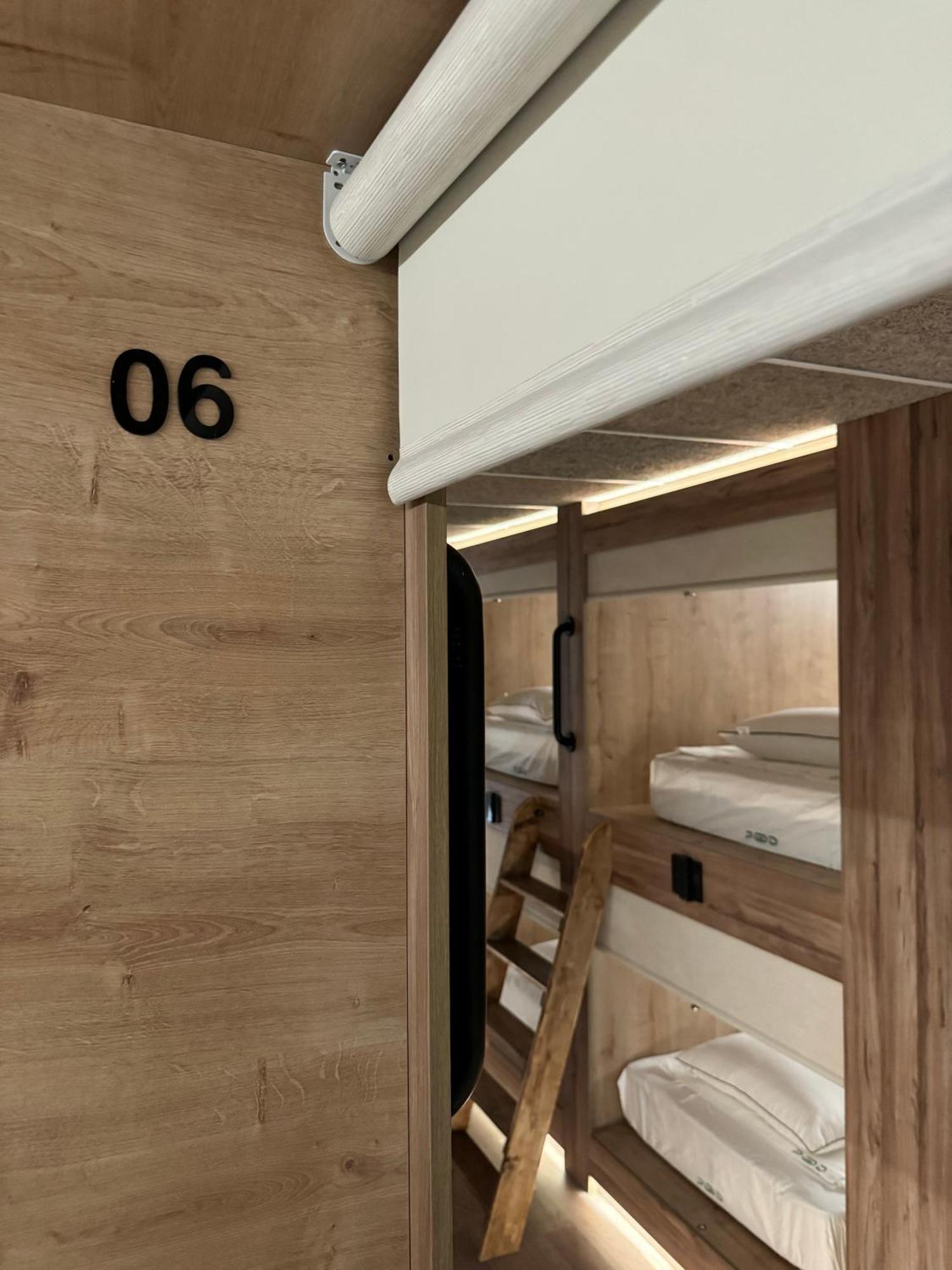 The Pod Suite Hostel Village Валенсия Екстериор снимка