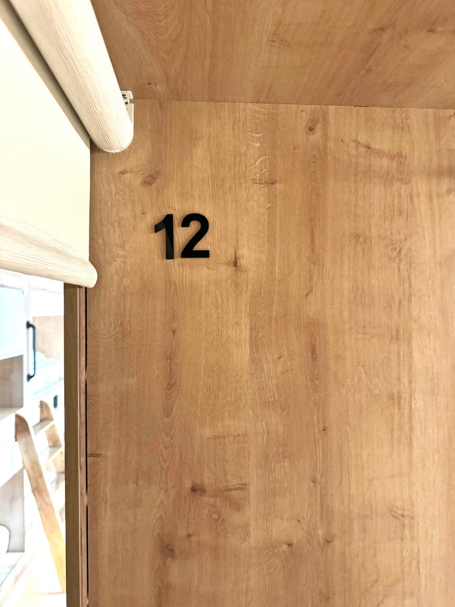 The Pod Suite Hostel Village Валенсия Екстериор снимка