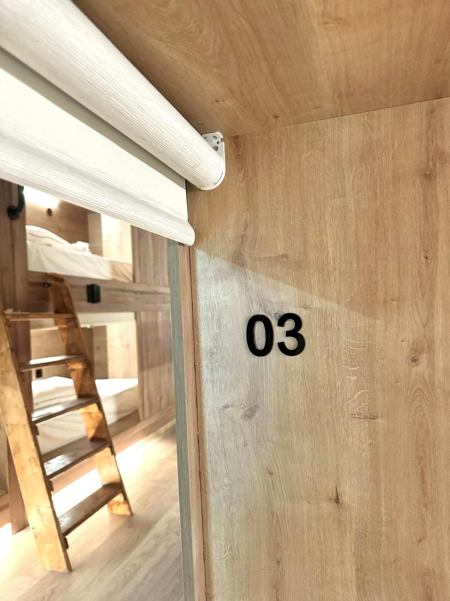 The Pod Suite Hostel Village Валенсия Екстериор снимка